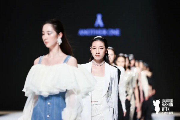 ANOTHER ONE 《半糖主义》主题大秀”亮相2021广东时装周-秋季