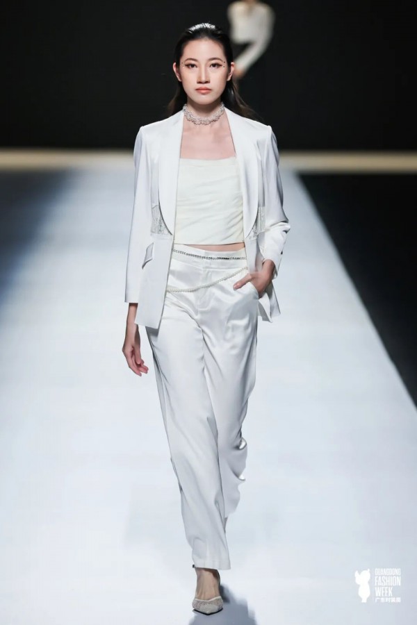 ANOTHER ONE 《半糖主义》主题大秀”亮相2021广东时装周-秋季