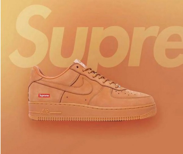 这波Supreme x Junya Watanabe或许是近年最佳时尚品牌联名之一