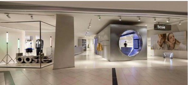 Supreme 与渡边淳弥发布合作系列；斯凯奇第三季度收入增长 19.2%