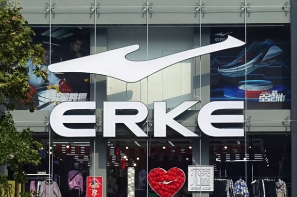 遭到野性消费后的鸿星尔克,如今线下门店人流量减少,平台每日掉粉万人