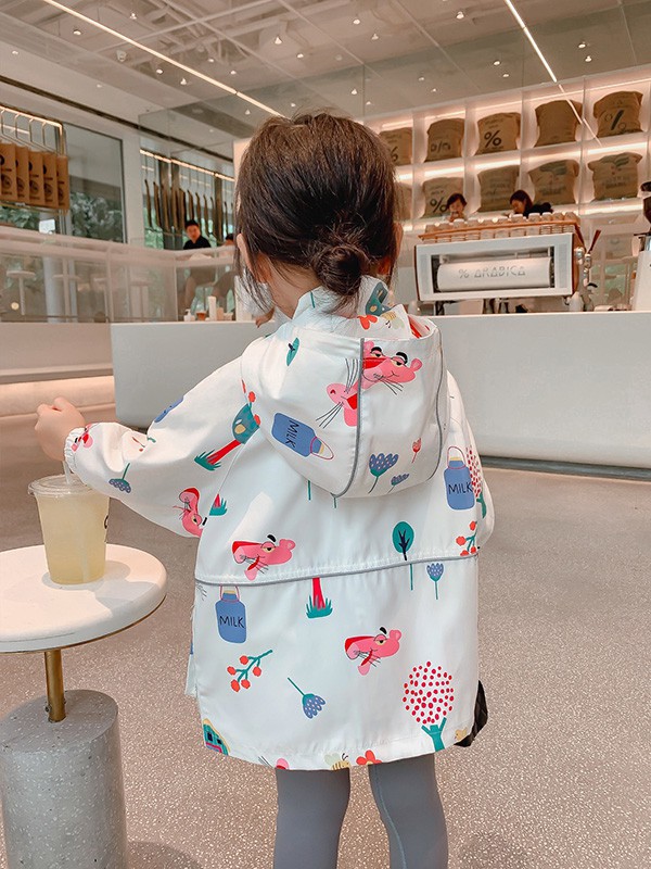 小孩子秋冬季节穿什么颜色的印花外套更好看