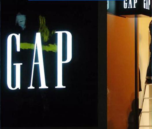 OVS 集团收购 Gap 意大利所有门店；Hugo Boss 第三季度销售额增长 40%