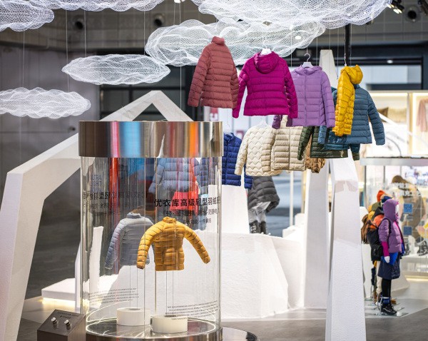 优衣库『明日奇境』再度惊艳进博会!+J 2021秋冬系列震撼亮相!
