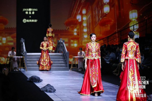 锦玺唐S/S2022深圳时装周压轴大秀:非遗苏绣,指尖上的大美时代