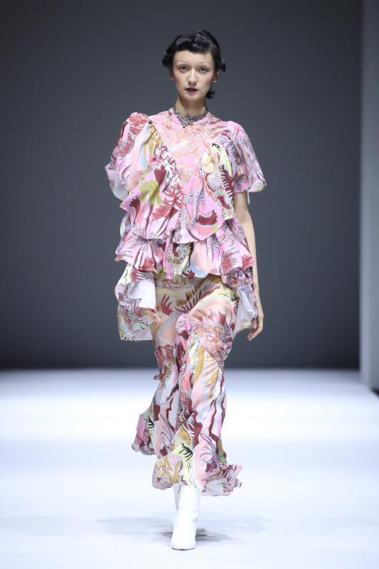 中国设计师品牌MS.MiaoYan深圳时装周推出首秀