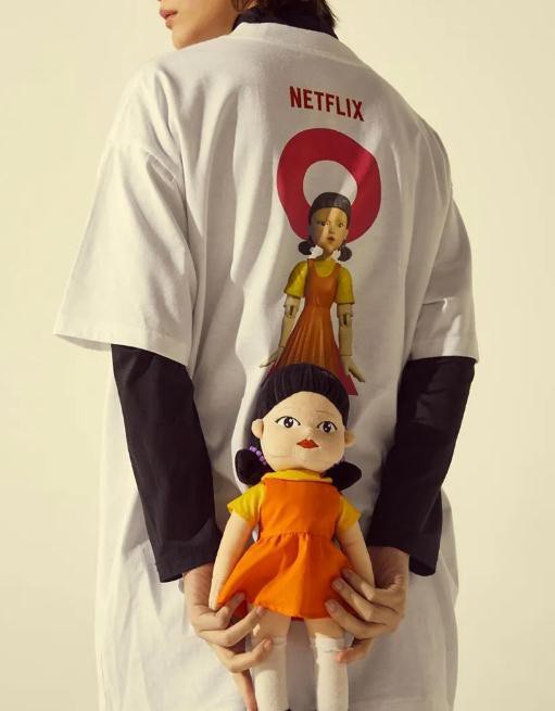 Chanel首次推出的天价“盲盒”引争议；京冀消协指出33个直播带货样本涉嫌违法违规