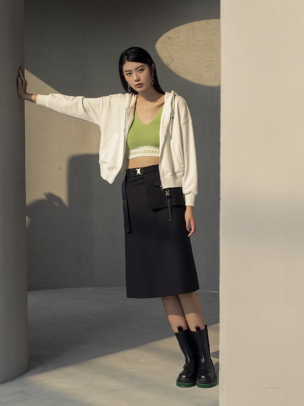 Jennie,Lisa内衣外穿大秀身材!2021时髦女孩都在「内衣外穿」