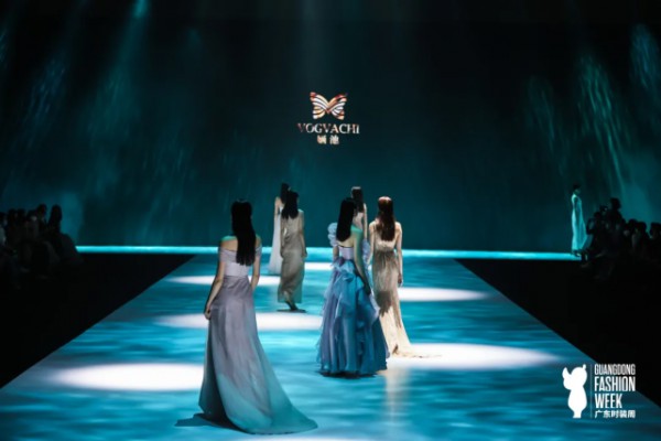 2021广东时装周-秋季秀场直击:VOGVACHI婳池