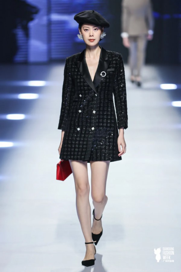 2021广东时装周-秋季秀场直击:VOGVACHI婳池