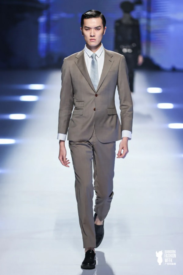 2021广东时装周-秋季秀场直击:VOGVACHI婳池