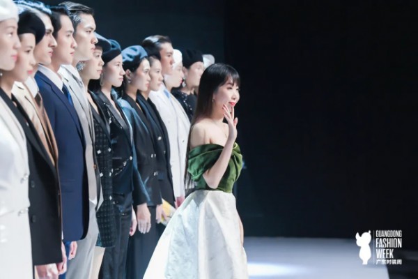 2021广东时装周-秋季秀场直击:VOGVACHI婳池