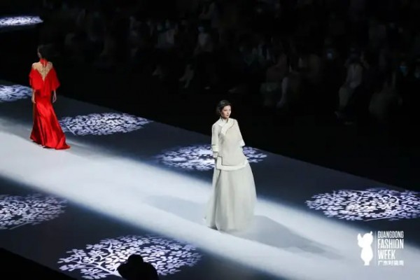 2021广东时尚文化周-秋季|百合印象:一针一线诠释国服之美