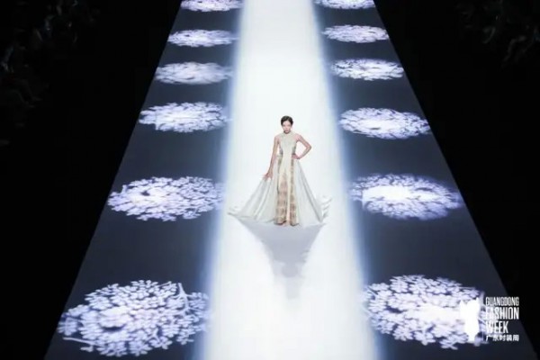 2021广东时尚文化周-秋季|百合印象:一针一线诠释国服之美