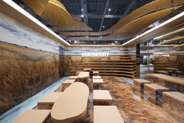奢侈品品牌Burberry首赴第四届中国进博会,标志性嘎巴甸面料首次亮相