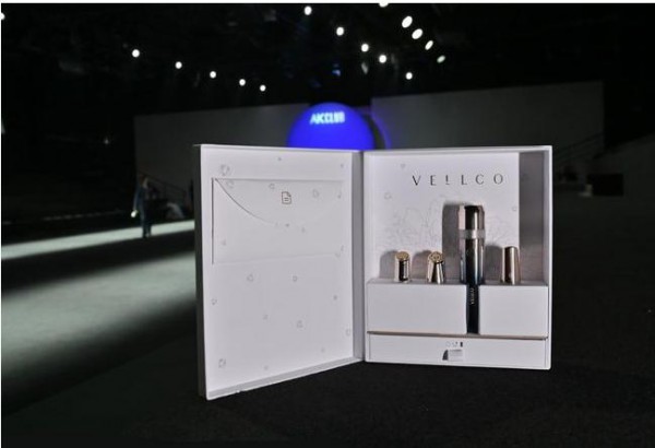 VELLCO点亮「她力量」,开启自信优雅之美｜2022春夏上海时装周