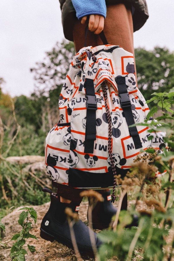 英国鞋履品牌 HUNTER 与迪士尼发布合作系列