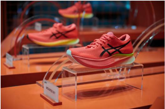 想要在中国加速前进?本次进博会亚瑟士再次亮相