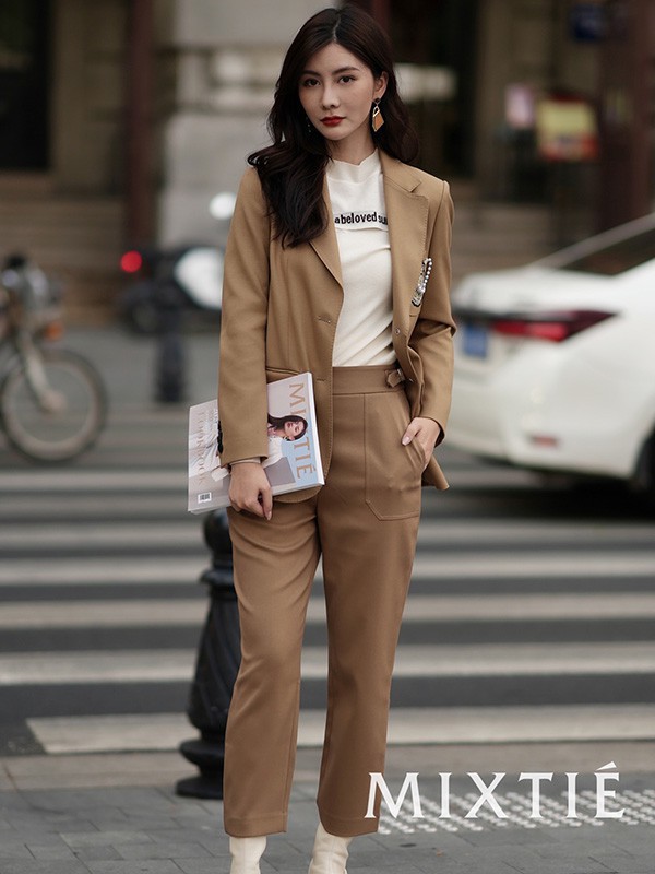 初入职场的女生怎么挑西装?什么颜色的西装适合职场穿