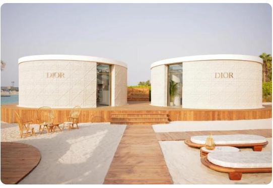 Dior 在迪拜新开的快闪店 这些房子竟是 3D 打印的