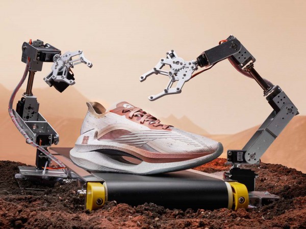 李宁将与NIO Life旗下的环保品牌BLUE SKY LAB合作推出限量款跑鞋!