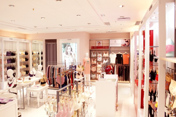 热烈祝贺来自福建的许女士与欧诗雨正式签约合作!