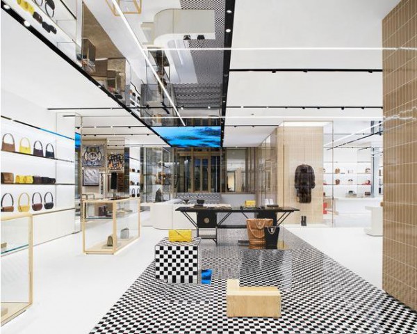 BURBERRY公布中期业绩报告 上海恒隆广场旗舰店盛大开幕