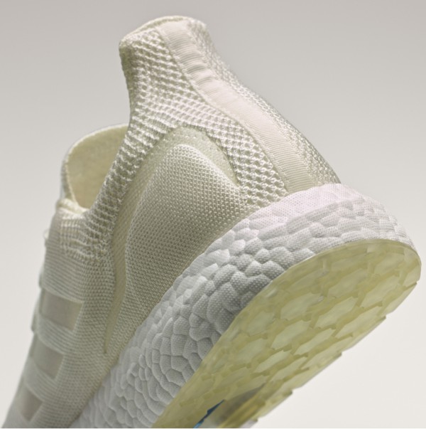 阿迪达斯今日发布新一代可再生材质跑鞋 ULTRABOOST MADE TO BE REMADE 跑鞋