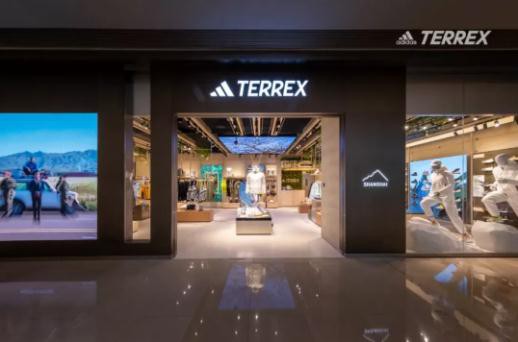 近期三个国际运动品牌进入中国开店