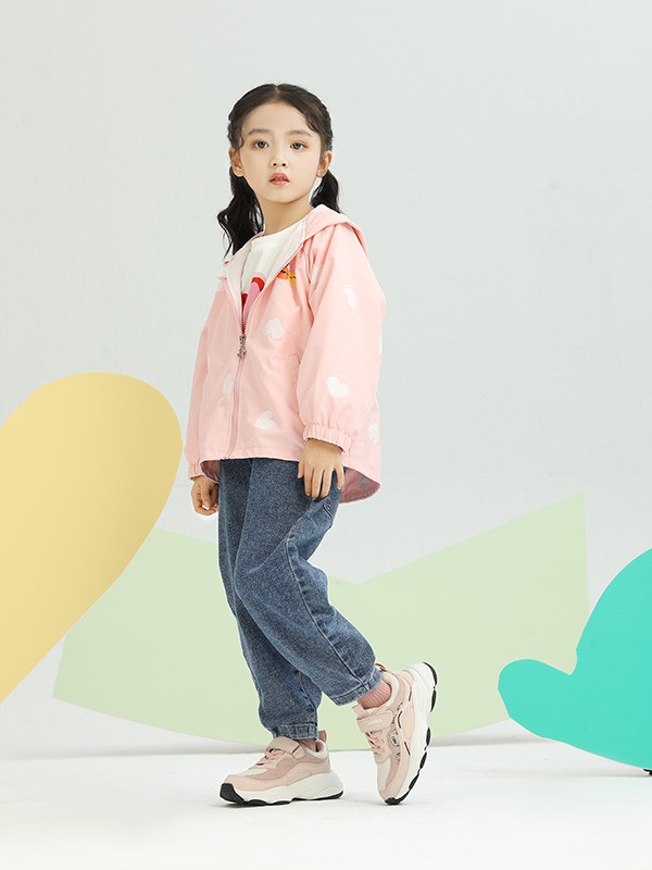 今年秋冬流行什么颜色?粉色棉服搭配什么裤子好看?