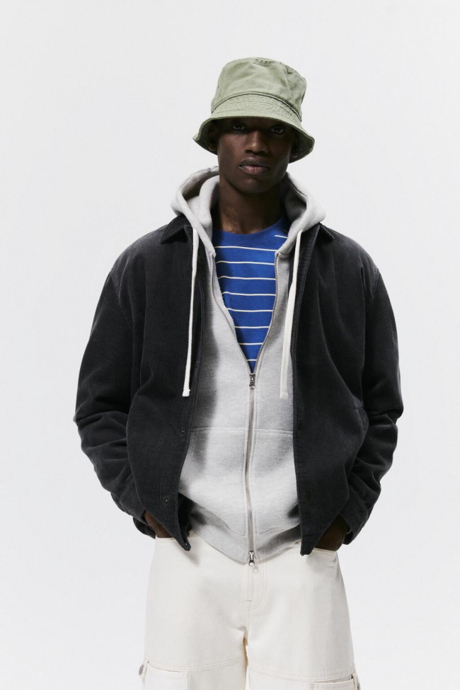 男生灯芯绒外套要怎么搭配?灯芯绒外套,时尚又复古! O1CN018wE04f1POdu7lJEYk_!!2228361831.jpg