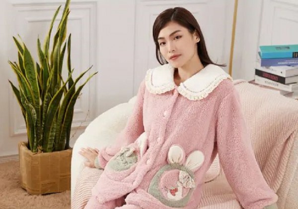 珊瑚绒家居服好穿吗?什么面料的家居服穿起来舒服?