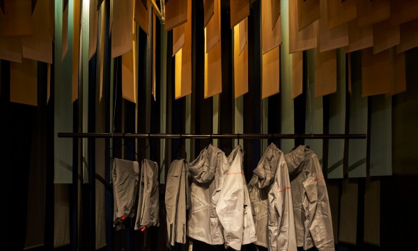 户外功能性服饰品牌 UPPERVOID 二普纬度在上海开设线下快闪店