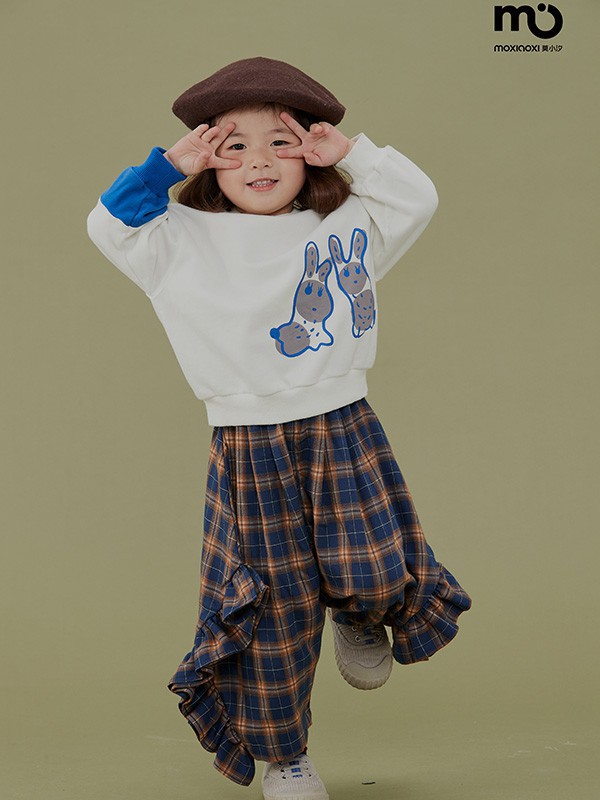 白色与蓝色的搭配有哪些原则 孩子秋冬服装怎么搭配更加好看