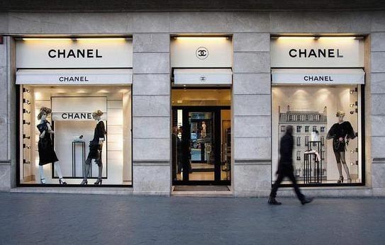 英国的服装行业线上销售额超线下实体店