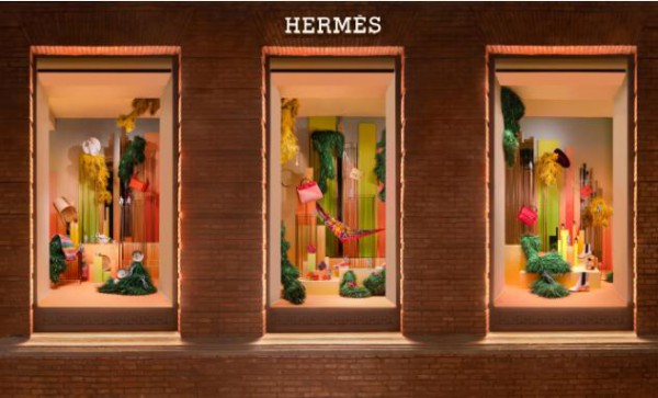 Prada 集团举行资本市场日；上海“爱马仕之家”冬季橱窗揭幕