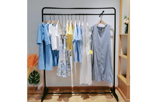 如何打造出高级的陈列效果?服装店陈列技巧