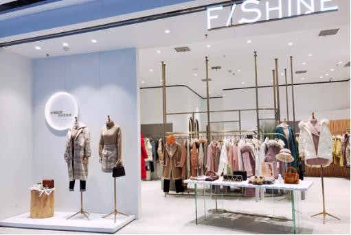 冬季橱窗怎么陈列 采用哪些元素氛围感更强