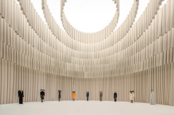 Balenciaga 首次将高级时装带到上海