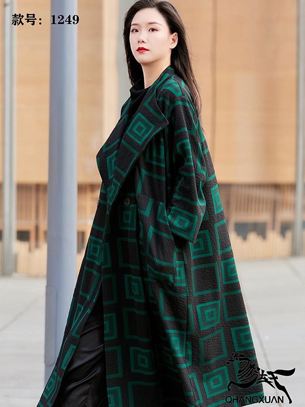 印花大衣如何挑选 大面积的印花图案好看吗