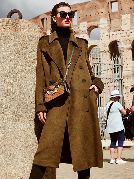 冬季过年回去的大衣选择什么颜色好看 橄榄绿和克莱因蓝哪款更好看
