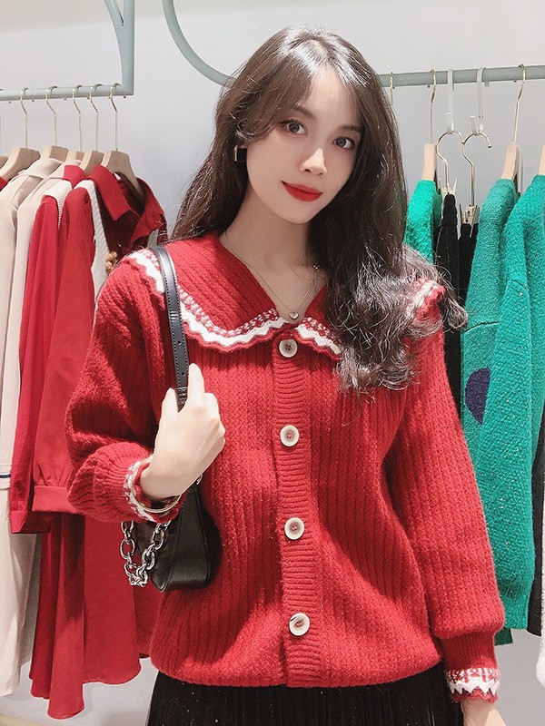 红色单品适合搭配什么颜色  红色短款外套搭配牛仔裤好看吗