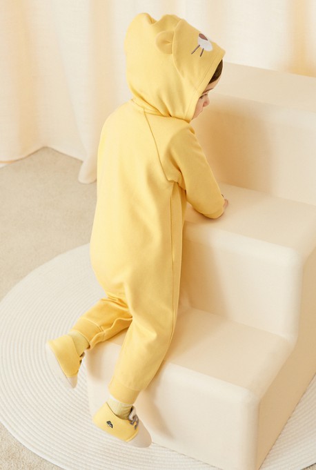 刚出生的孩子选什么衣服合适?领导生孩子什么礼物