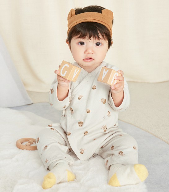 刚出生的孩子选什么衣服合适?领导生孩子什么礼物