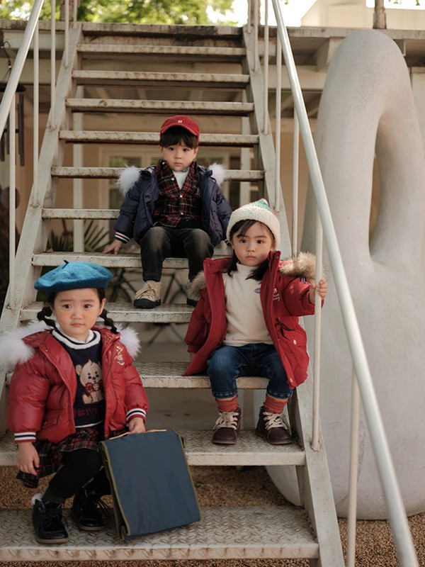 萌娃正确搭配姿势,你知道给孩子搭配时颜色要怎么相配吗?