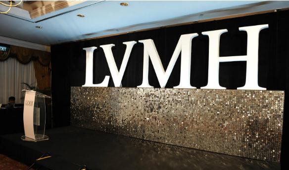 GUCCI创意总监赢得年度时尚开拓者奖；开云眼镜推出数字平台