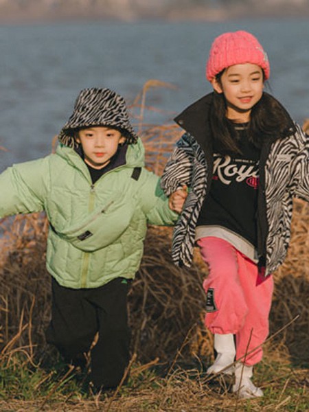 冬天怎么穿才更有活力?羽绒服怎么穿出活力感?7-8岁小男孩搭配指南