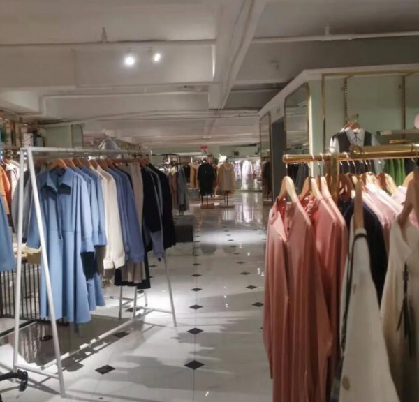 拉夏贝尔破产引发闭店潮·重庆只剩一家店   但从未拖欠员工薪资受好评