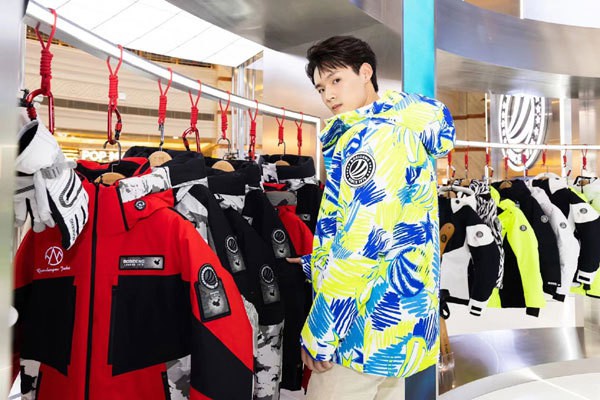 100%中国原创顶配羽绒服,波司登登峰2.0登陆上海环球港