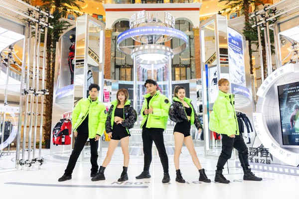 100%中国原创顶配羽绒服,波司登登峰2.0登陆上海环球港